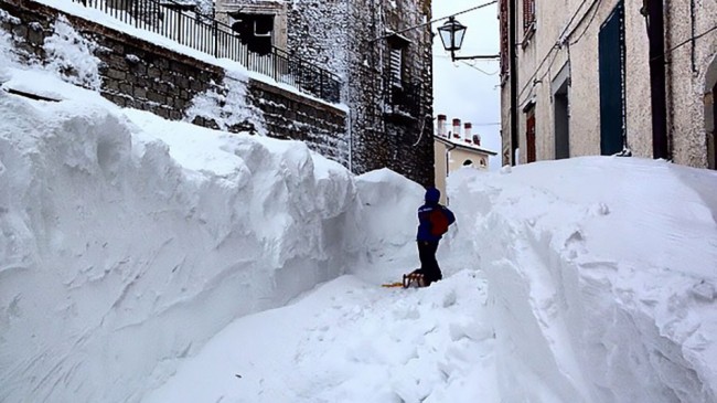 2,5 mètres de neige en 24 heures dans un village italien