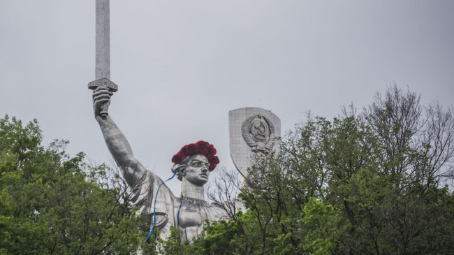Une nouvelle loi ukrainienne pour démolir les monuments afin d’effacer le passé soviétique