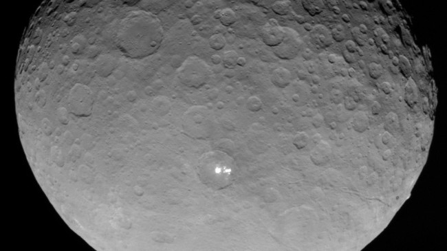 On est proche de résoudre le mystère des points lumineux sur la planète Ceres