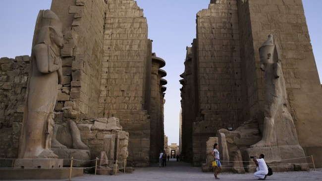 Un kamikaze vise un temple égyptien célèbre à Luxor