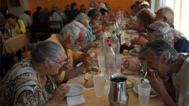 Les Grecs ont dû mal à acheter du pain et des médicaments