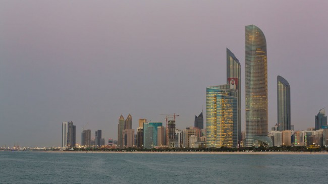 Une femme arrêtée à Abu Dhabi pour une publication sur Facebook